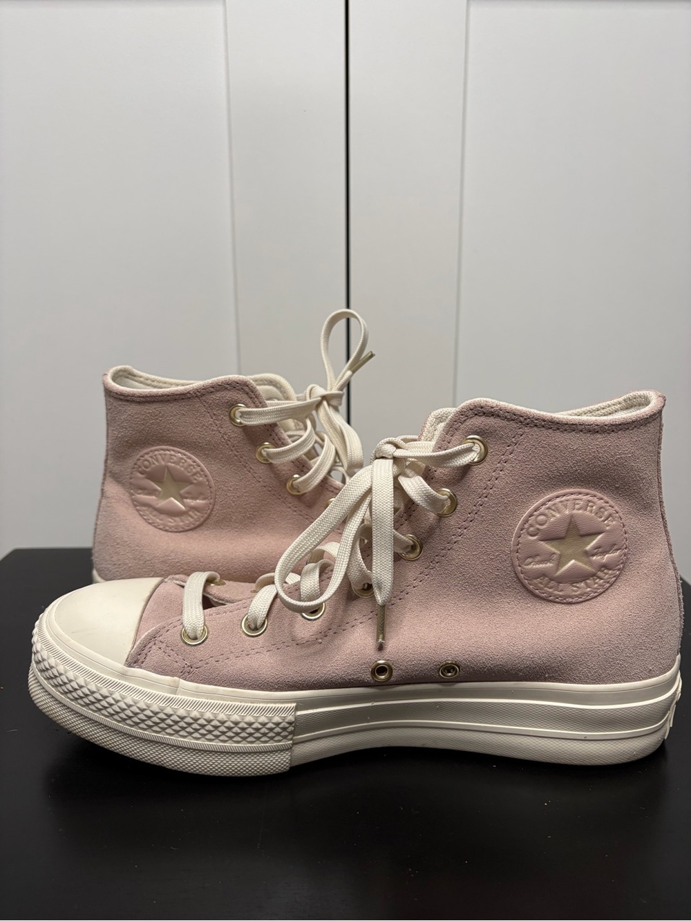 Converse Chuck Taylor All Star 2” Platform High Tops in Lavender Suede - Size 9